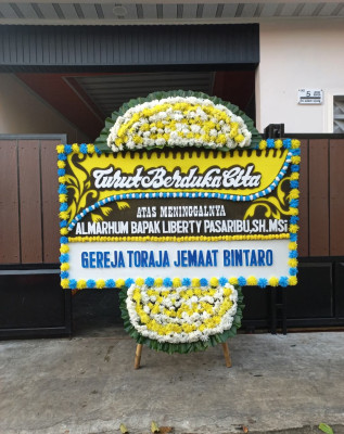 Papan Bunga Duka di Mentarang
